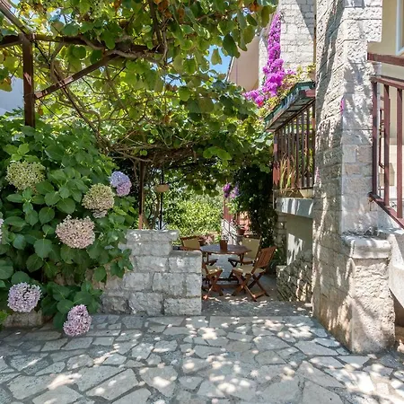 Ariana Pensionat Pula