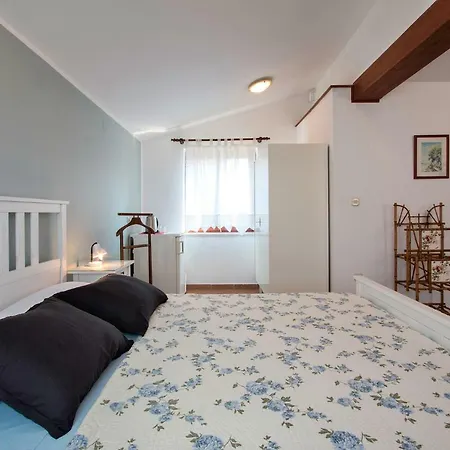 Гостьовий будинок Ariana Пула