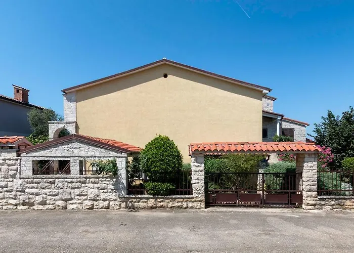 Ariana Guest house 3*