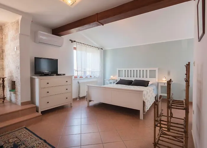 Ariana Guest house Pula