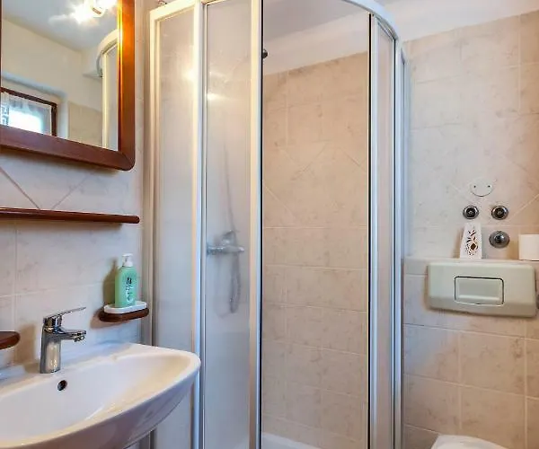 Ariana Guest house Pula